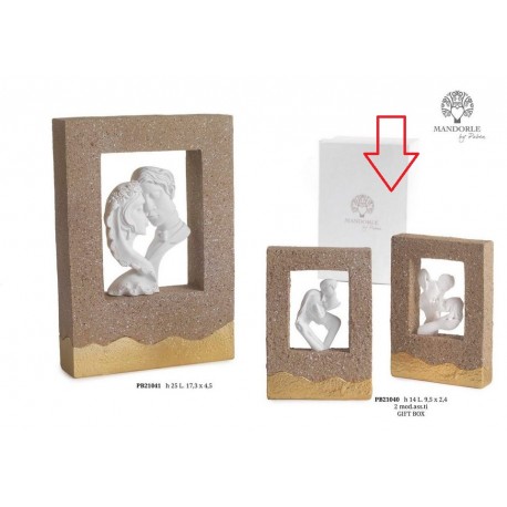 Bomboniera Matrimonio Coppia Sposi Innamorati in Cornice 2 Assortiti Con Box