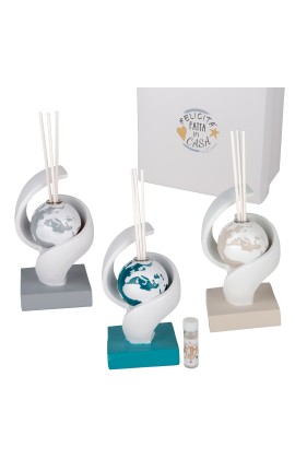 Bomboniera Matrimonio Compleanno Comunione Profumatore Diffusore Mappamondo Cuori 3 Colori Assortiti Con Box