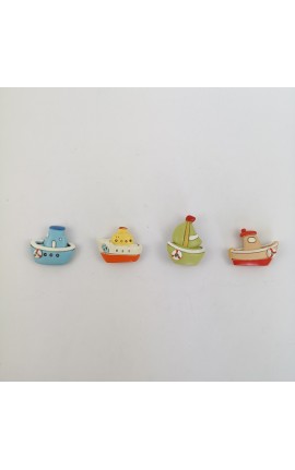 Barchette in Resina Colorata Tema Marino Con Magnete 4 Ass.