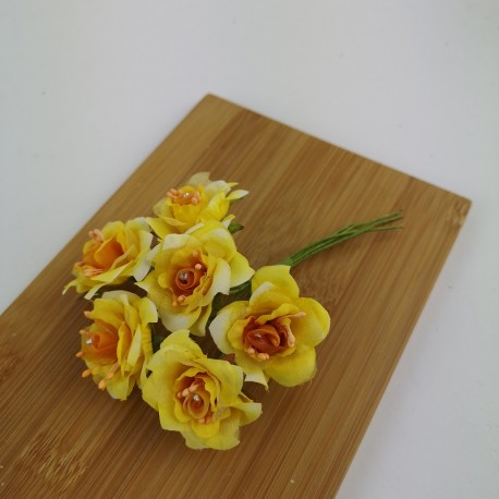 Mazzetto da 6 Rose Gialle con Puntoluce Accessorio Decorativo